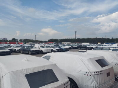 Автодилеры намерены за август сократить избыточные запасы на складах по России