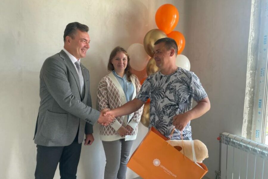 Первый участник ипотечной программы для работников ОПК получил ключи от квартиры