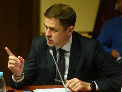 Одну из партий хотят снять с выборов в Новосибирске за нарушение авторских прав