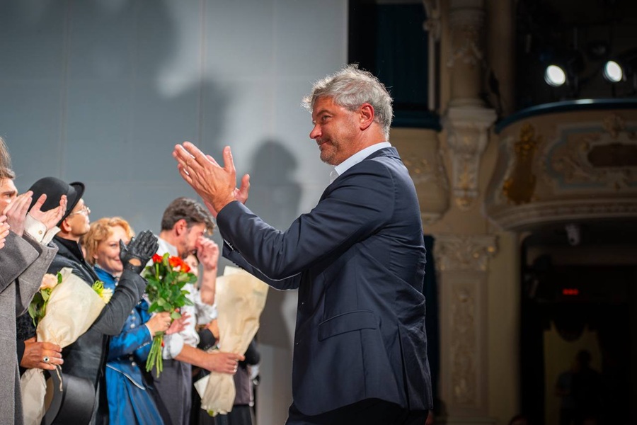 Артисты «Красного факела» представили три самые громкие премьеры последних лет