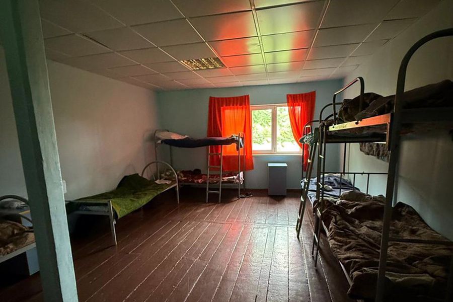 Почти полторы сотни детей вывезли из "опасного" лагеря