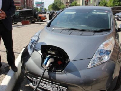 Цены на электрозаправках в Новосибирске в два раза ниже, чем в Сочи