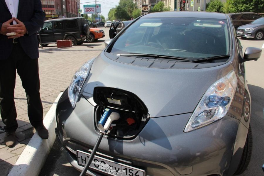 Цены на электрозаправках в Новосибирске в два раза ниже, чем в Сочи