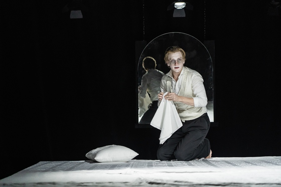 Степан — наглядный пример того, как сюжет о Пиноккио-Буратино прошёл бы в безжалостном мире взрослых, без скидок на детство и необходимость хэппи-энда