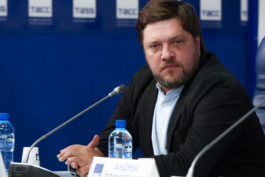 актёр театра, практикующий режиссёр игрового кино Денис Казанцев