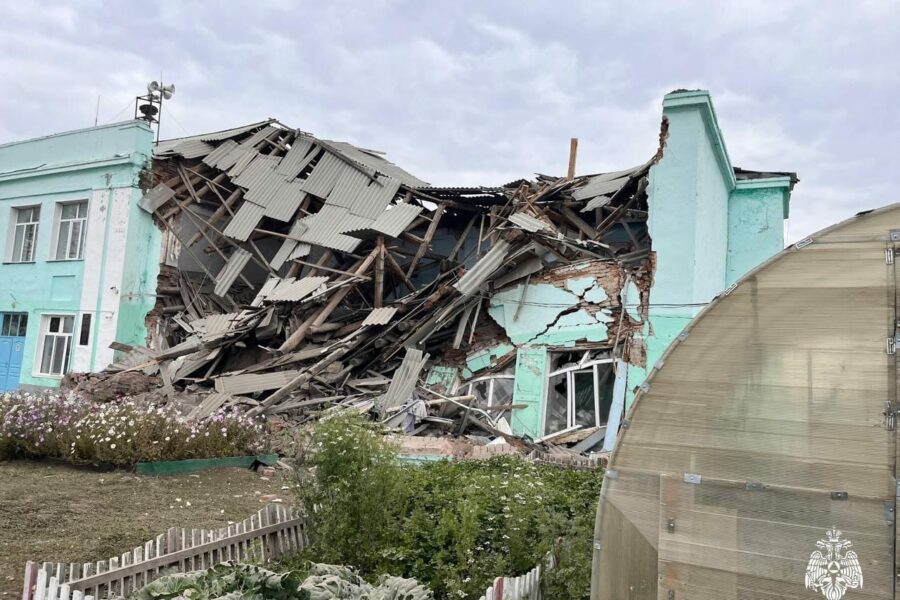 Под Новосибирском обрушилось здание школы