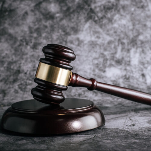 В Новосибирске будут судить чиновника и предпринимательницу за коррупционную схему