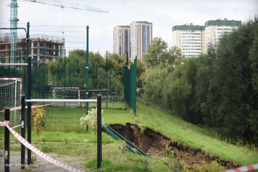 Земля уходит из-под ног жителей Первой Ельцовки в Новосибирске