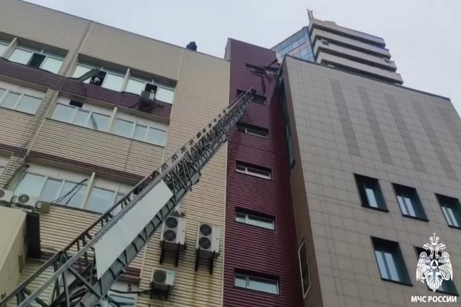 Пожар вспыхнул на четвертом этаже ТЦ «Горский» в Новосибирске