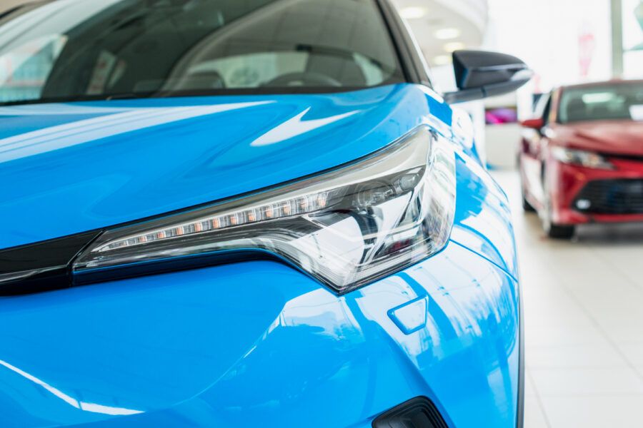 Люксовые автомобили в России меняют владельцев быстрее бюджетных