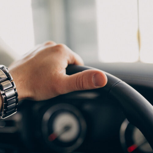 Спрос на водителей в Новосибирской области упал на 50%