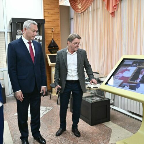 Андрей Травников поздравил школьников и студентов с Днём знаний