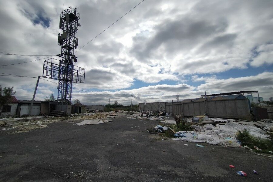 «Сейчас тут пустырь и мусор»: десять лет назад в Новосибирске закрыли барахолку