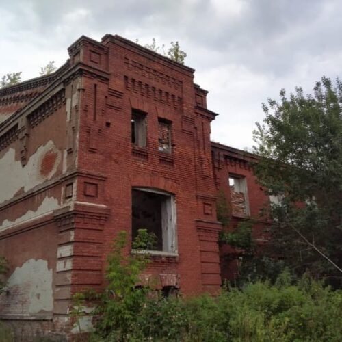 В Новосибирске вандалы разбирают исторические здания Военного городка