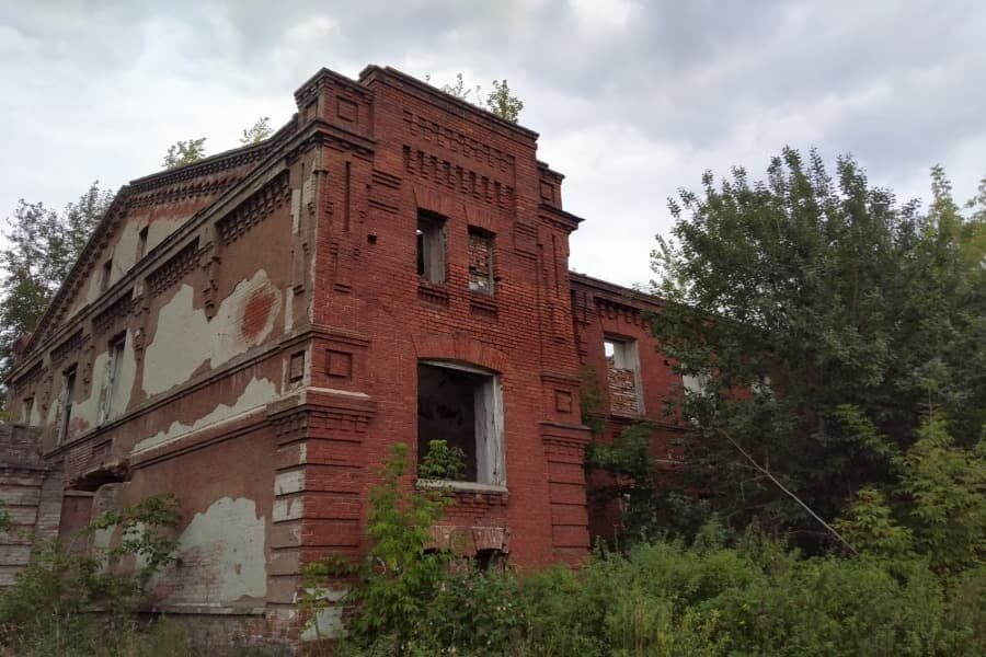 В Новосибирске вандалы разбирают исторические здания Военного городка