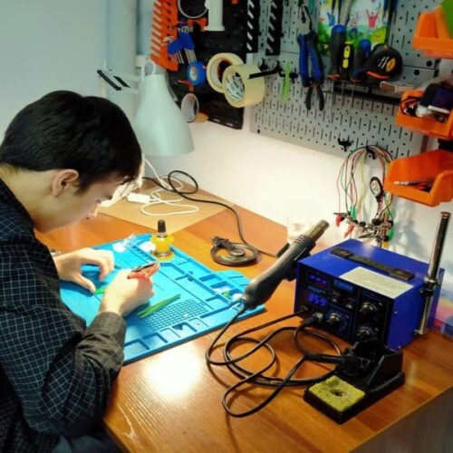 «Никому не нравится низкое качество, но дурное прижилось»: в Новосибирске инженеры объяснили, почему технику всё сложнее ремонтировать