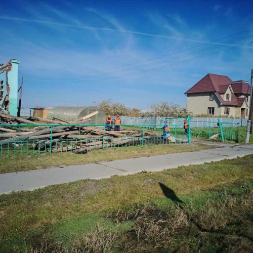 В Татарске начали разбирать рухнувшую школу