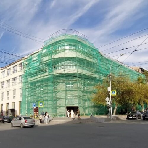 В Новосибирске ремонтируют фасады исторического здания Текстильсиндиката