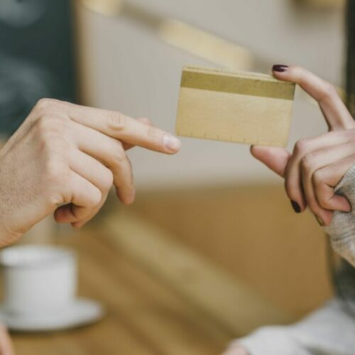 Сибиряки стали вдвое чаще оформлять СберКарты с доставкой