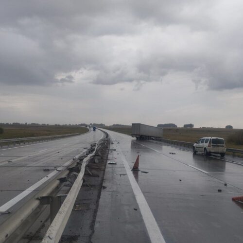 Грузовик насмерть сбил троих дорожных рабочих под Новосибирском