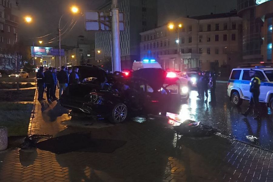 Один человек погиб и трое пострадали в ночном ДТП в центре Новосибирска