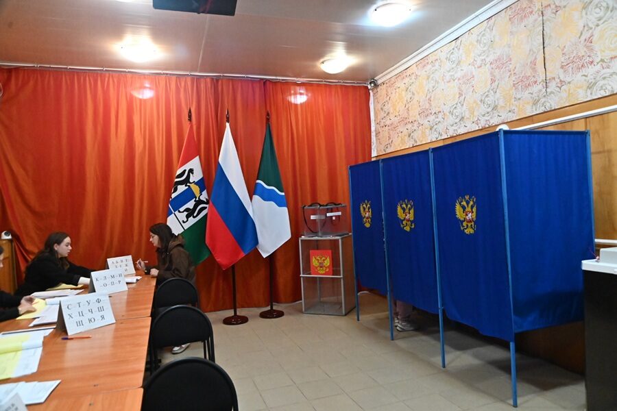 «Жители региона определяют команду власти на пять лет»: в Новосибирской области началось голосование