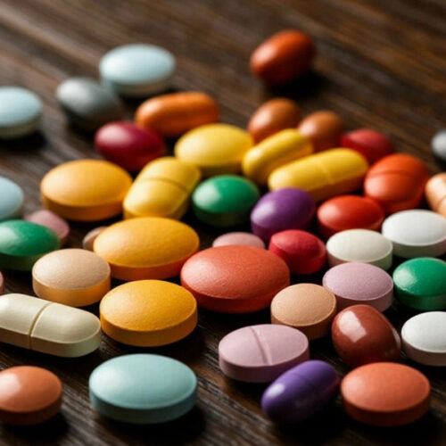 таблетки на столе