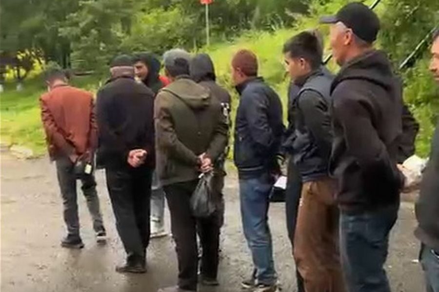 УФСБ накрыла банду мигрантов, помогавшую иностранцам легализоваться в России