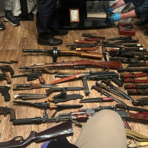 От ножей до гранатомётов: этническую ОПГ с боевым арсеналом оружия задержали в Новосибирске