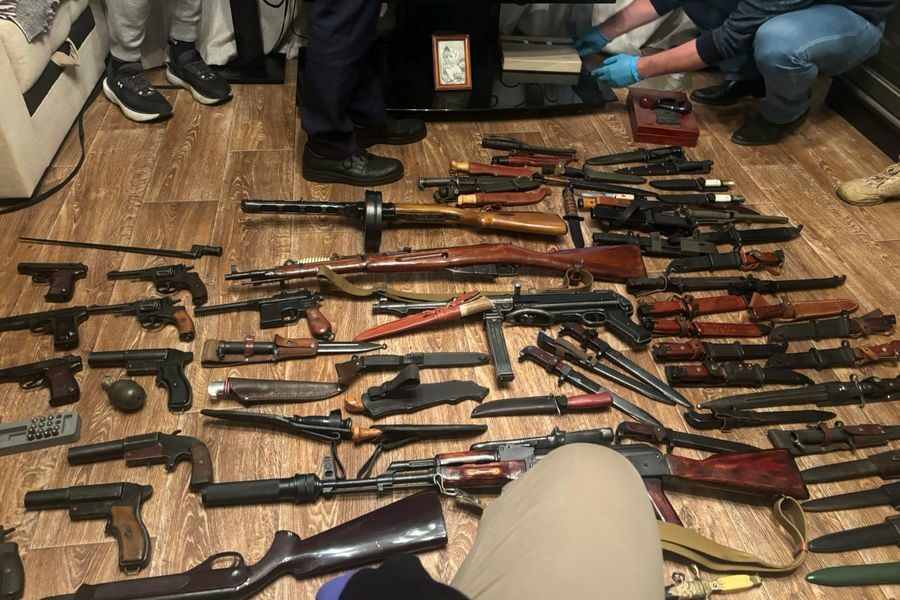 От ножей до гранатомётов: этническую ОПГ с боевым арсеналом оружия задержали в Новосибирске