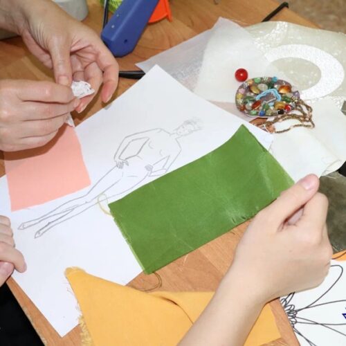 Школьники Новосибирска изучают профессии в рамках творческой гостиной