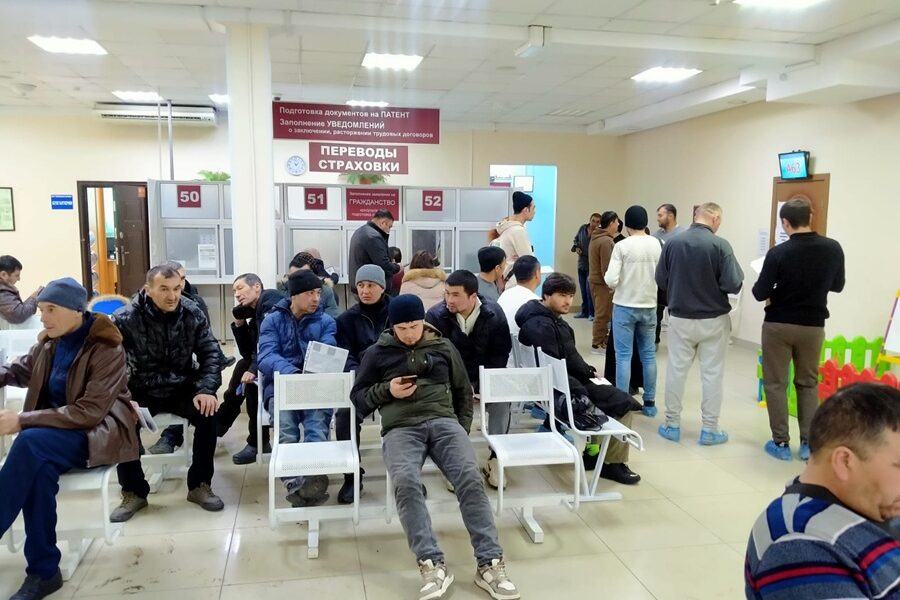 Депутаты Госдумы предложили ограничить въезд в Россию семьям мигрантов