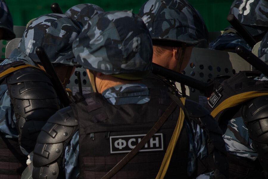 сотрудники ФСИН