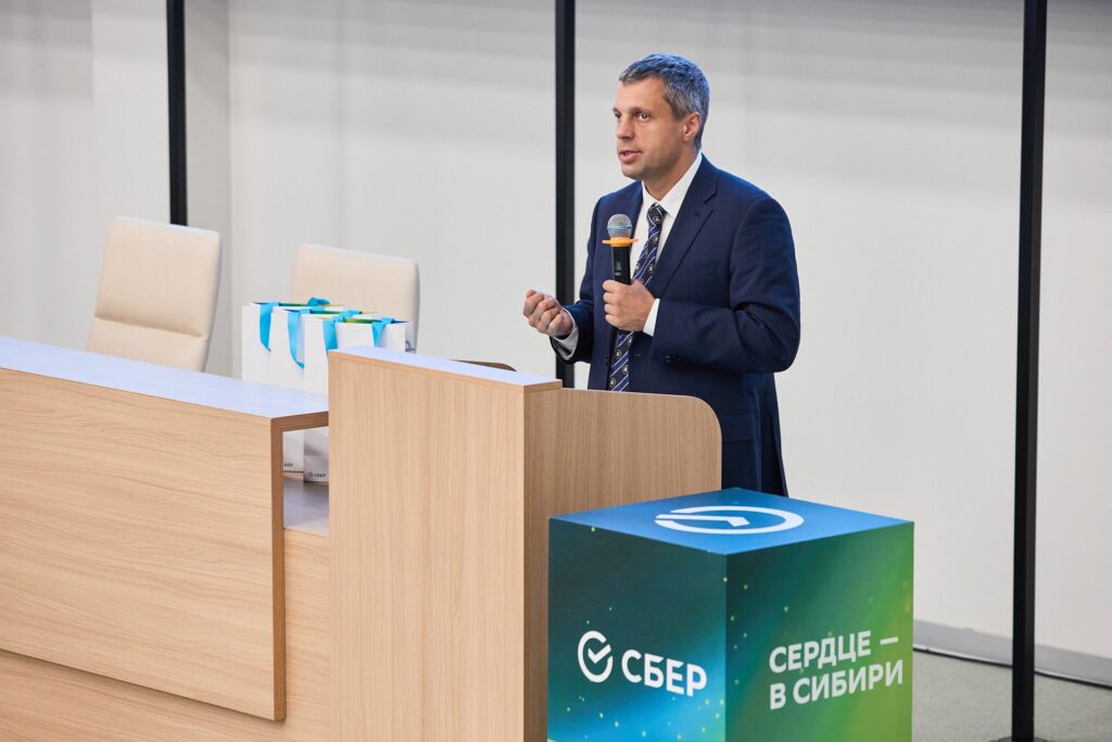 Евгений Бурнаев, директор Центра искусственного интеллекта «Сколтеха», руководитель научной группы «Обучаемый интеллект» Института искусственного интеллекта AIRI, лауреат научной премии «Сбера»