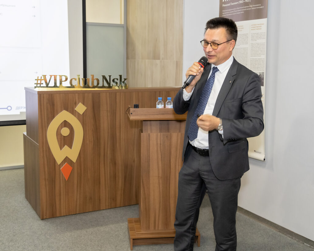 Александр Николаенко