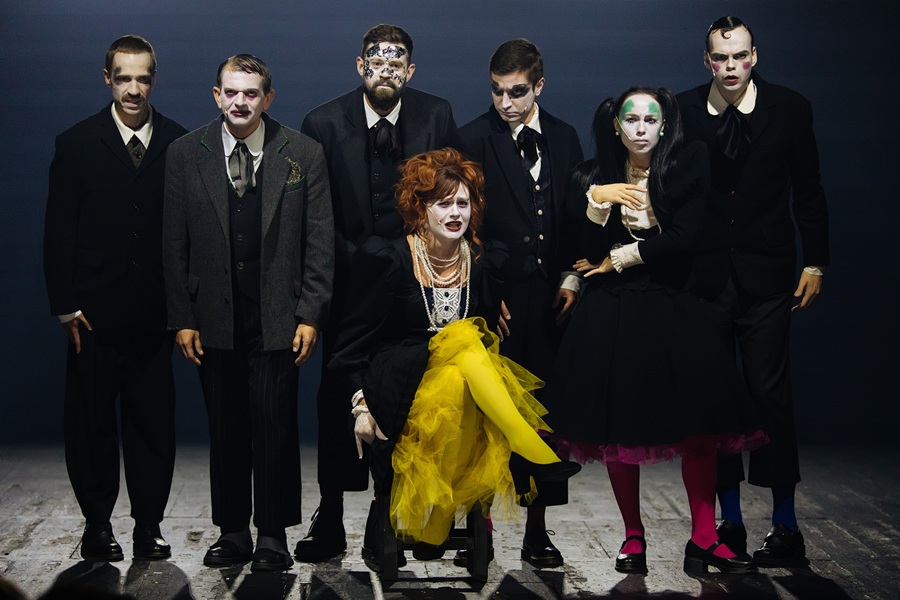 Ставить Хармса — это как поймать привидение сачком