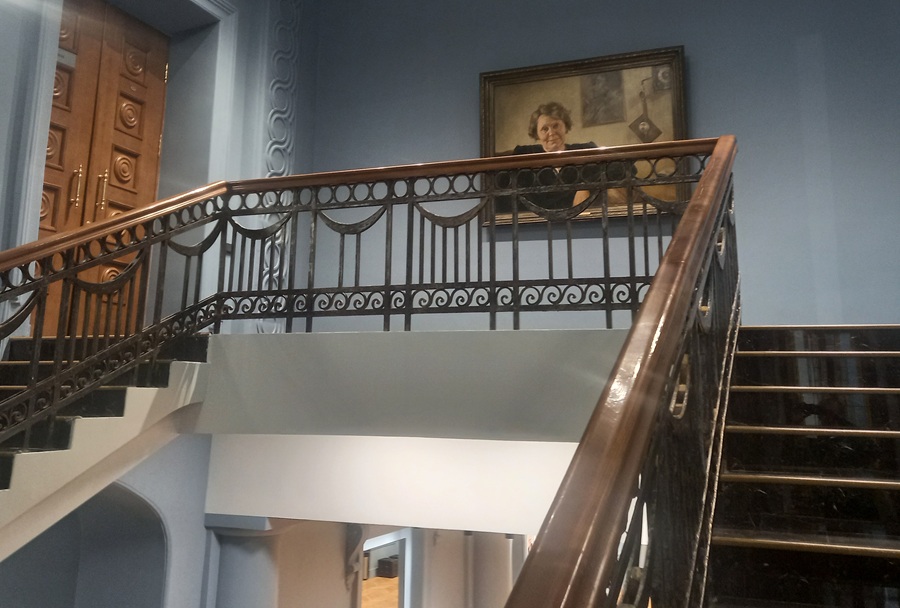 Коллекция цитат имеет задачу шире показать гостю-зрителю роль театра в обойме искусств, его связь с литературой, с духовной жизнью человечества