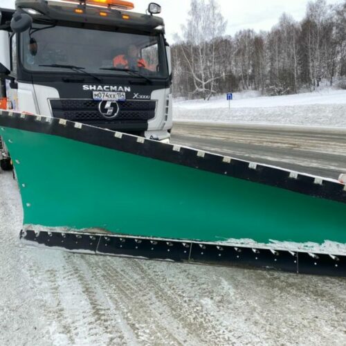 Более 600 единиц техники вышли на дороги НСО для борьбы со снегопадом