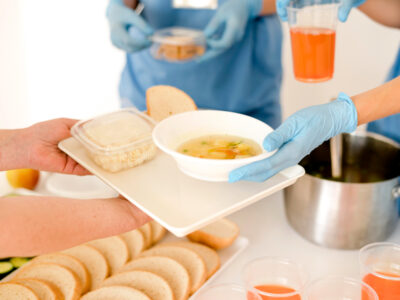 Качество школьного питания в Новосибирской области проверяют в лабораториях