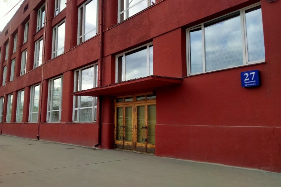 Дверь, заложенная кирпичом