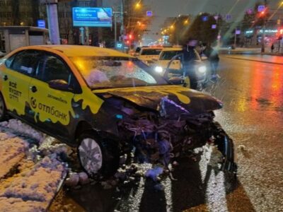 Каршеринговый автомобиль