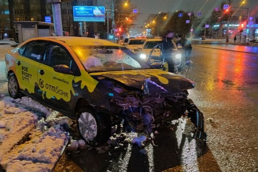 Каршеринговый автомобиль