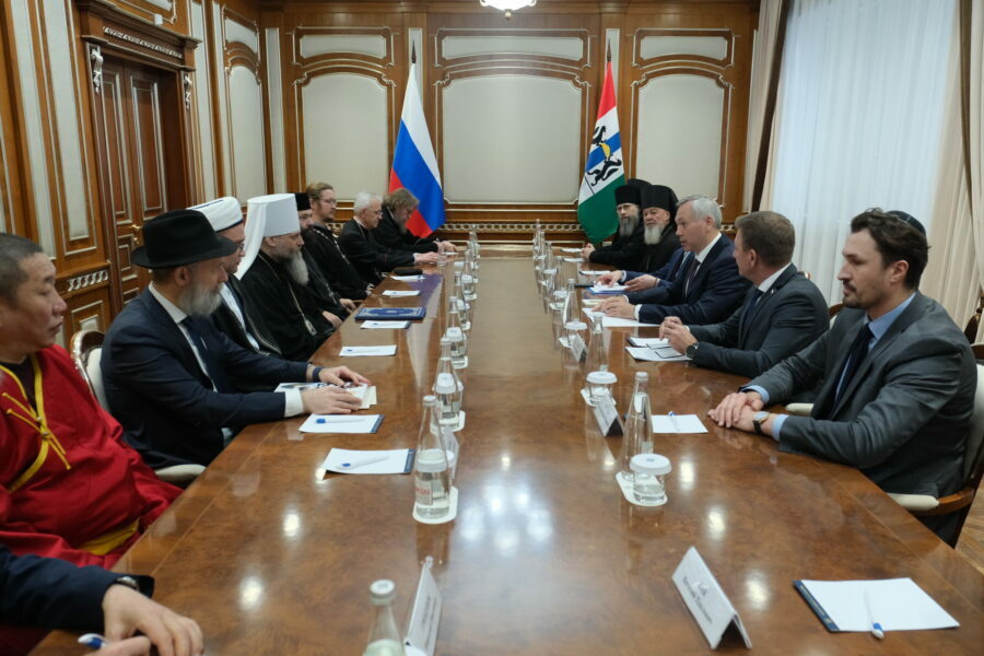 Единство в традициях: губернатор встретился с лидерами религий Новосибирской области