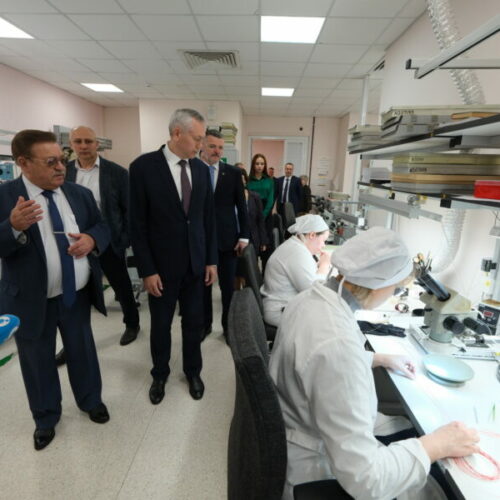 Андрей Травников поручил усилить подготовку кадров редких профессий в регионе