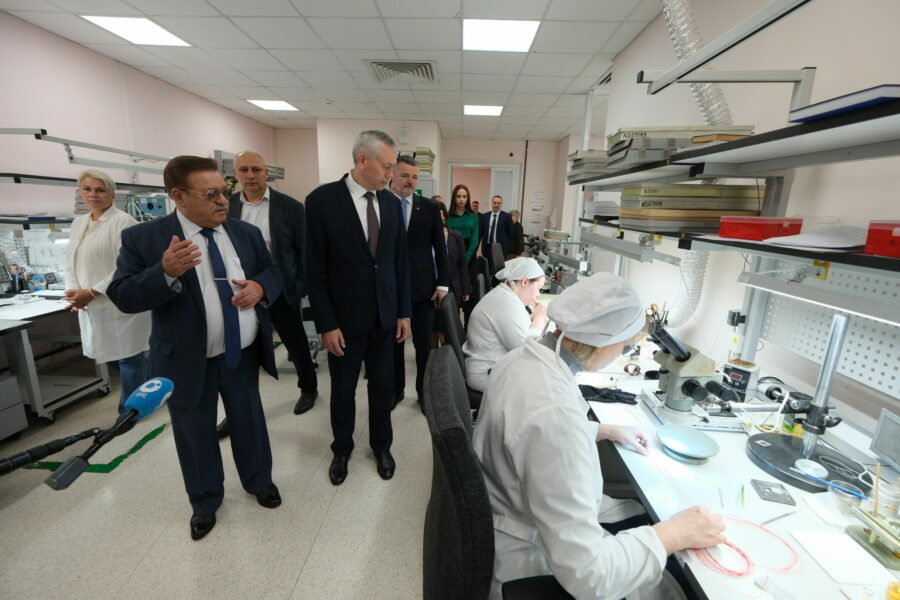 Андрей Травников поручил усилить подготовку кадров редких профессий в регионе