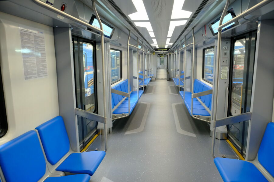 «Ермак» на линии метро: губернатор оценил новый подвижной состав Новосибирска