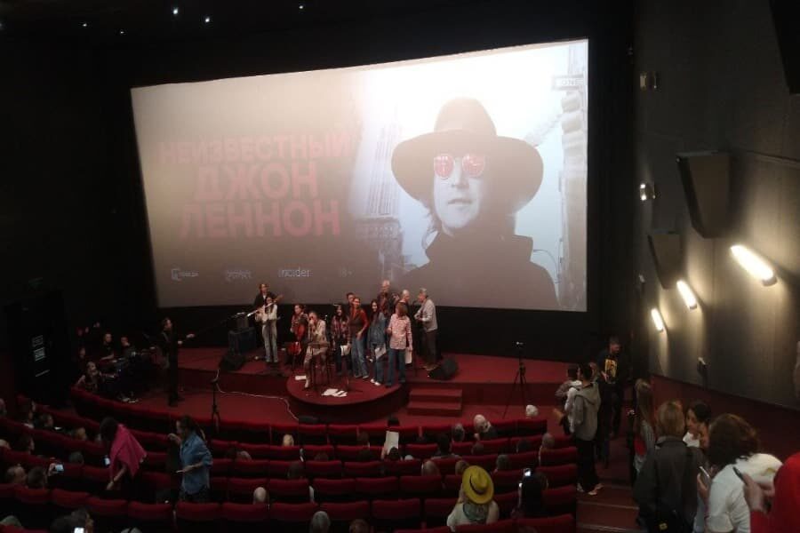 В Новосибирске битломанам показали новый документальный фильм про Джона Леннона