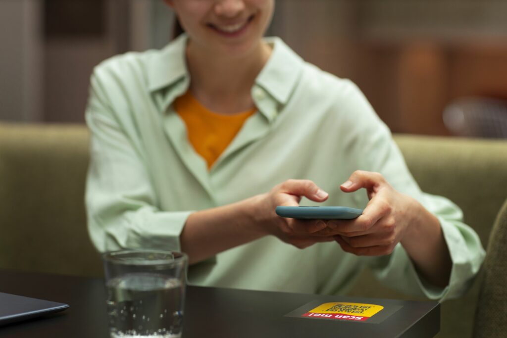 Крупные банки России запустят оплату через iPhone во всех терминалах страны