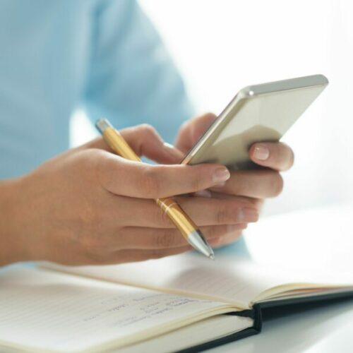 Эмоции на бумаге и в смартфоне: россияне фиксируют не только факты, но и чувства