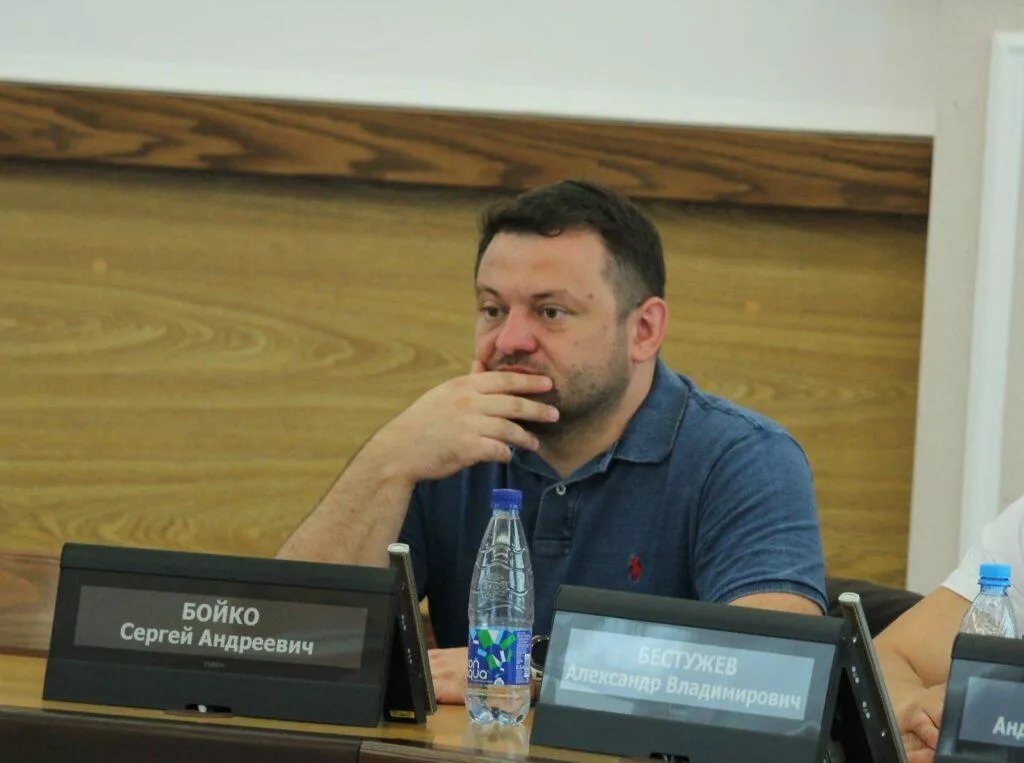 Дело новосибирского экс-депутата-иноагента суд рассмотрит без его участия
